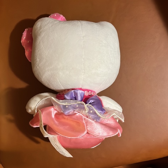 Hello Kitty stuffie - Picture 2 of 4